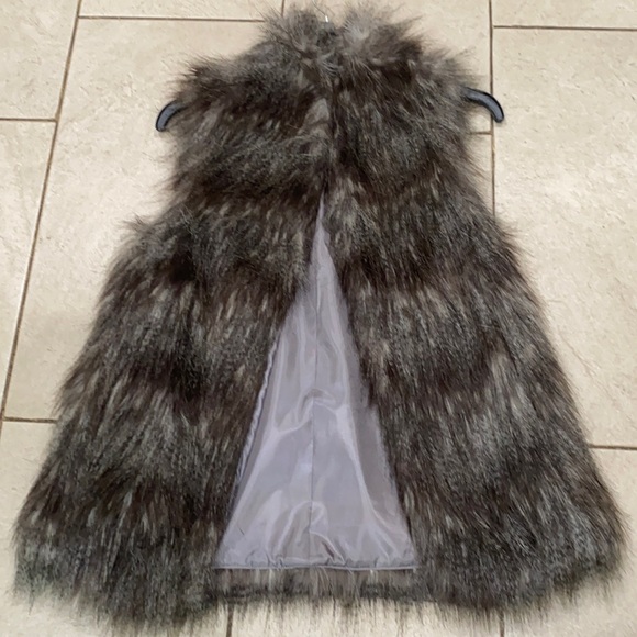 Adrianna Papell sleeveless faux fur Vest Brand new - Picture 3 of 10